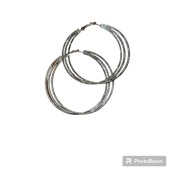 Beautiful Set Of Boho Style Earrings - Picture 3 of 4